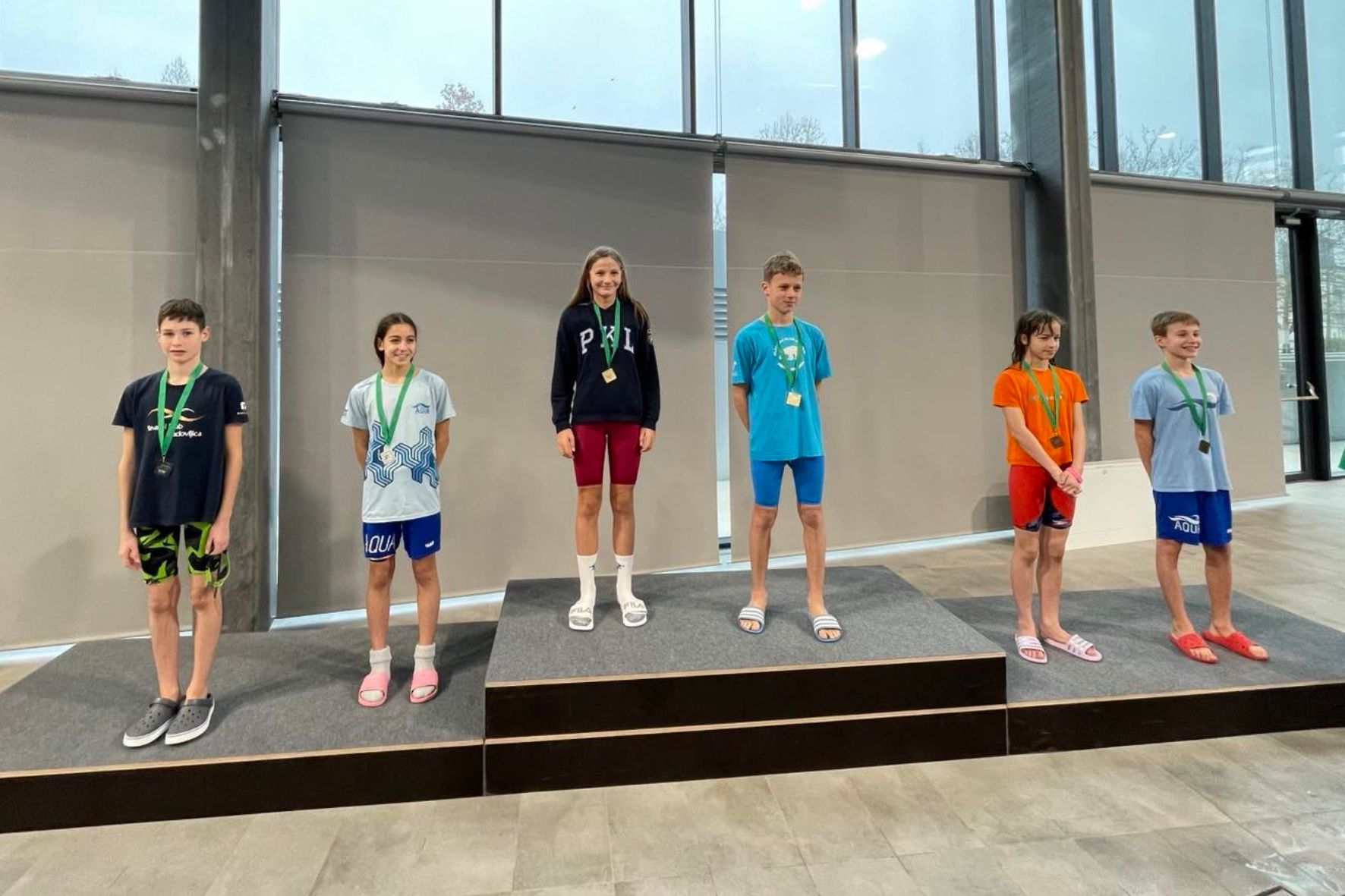 Calcitovi plavalci na zmagovalnih stopničkah mitinga »Miklavž 2025«