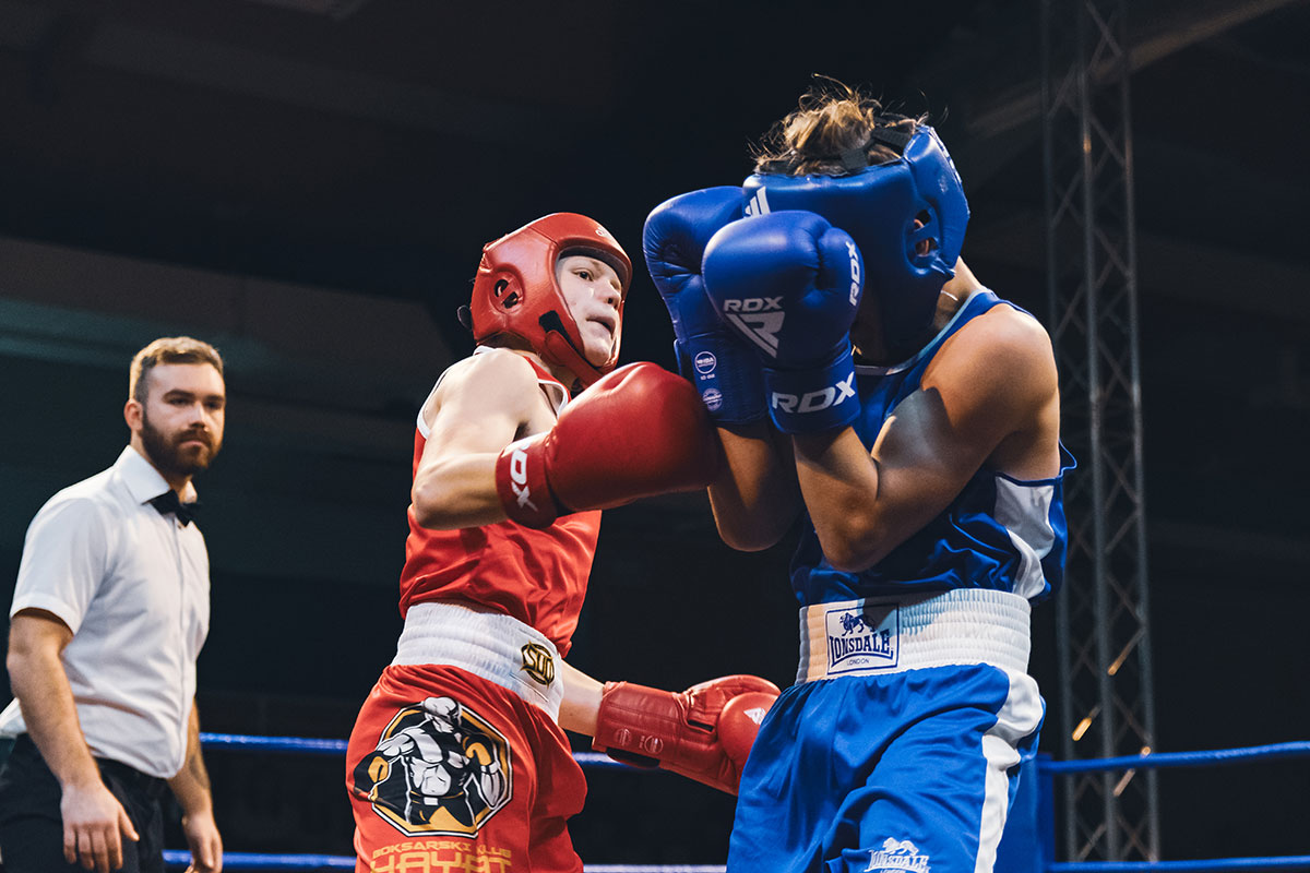 Mednarodni boksarski spektakel THE FINAL BELL 2025 v Komendi navdušil z vrhunskim športnim dogajanjem