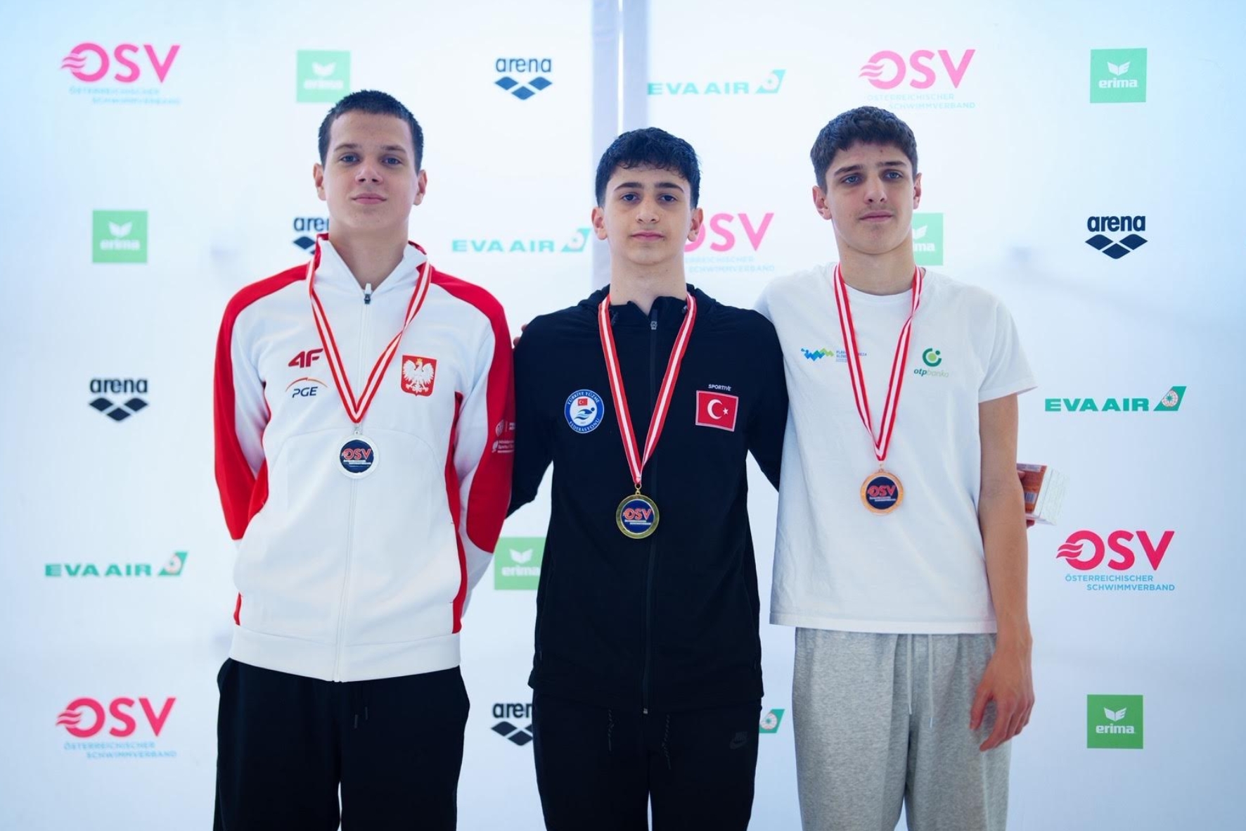 Calcitova plavalca Žiga Kugler in Neža Hren nastopila v Gradcu