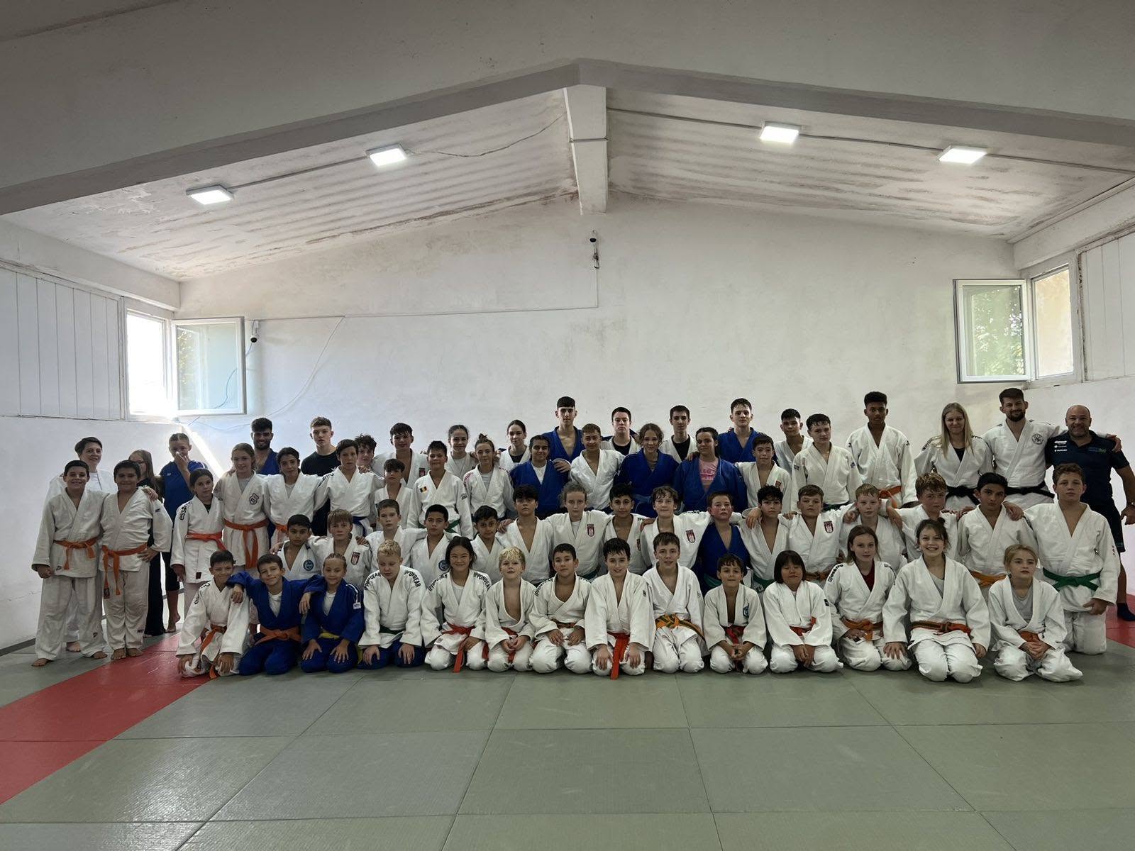 Mladi judoisti Judo kluba Ippon Kamnik na Pokalu Tamiša v Beogradu